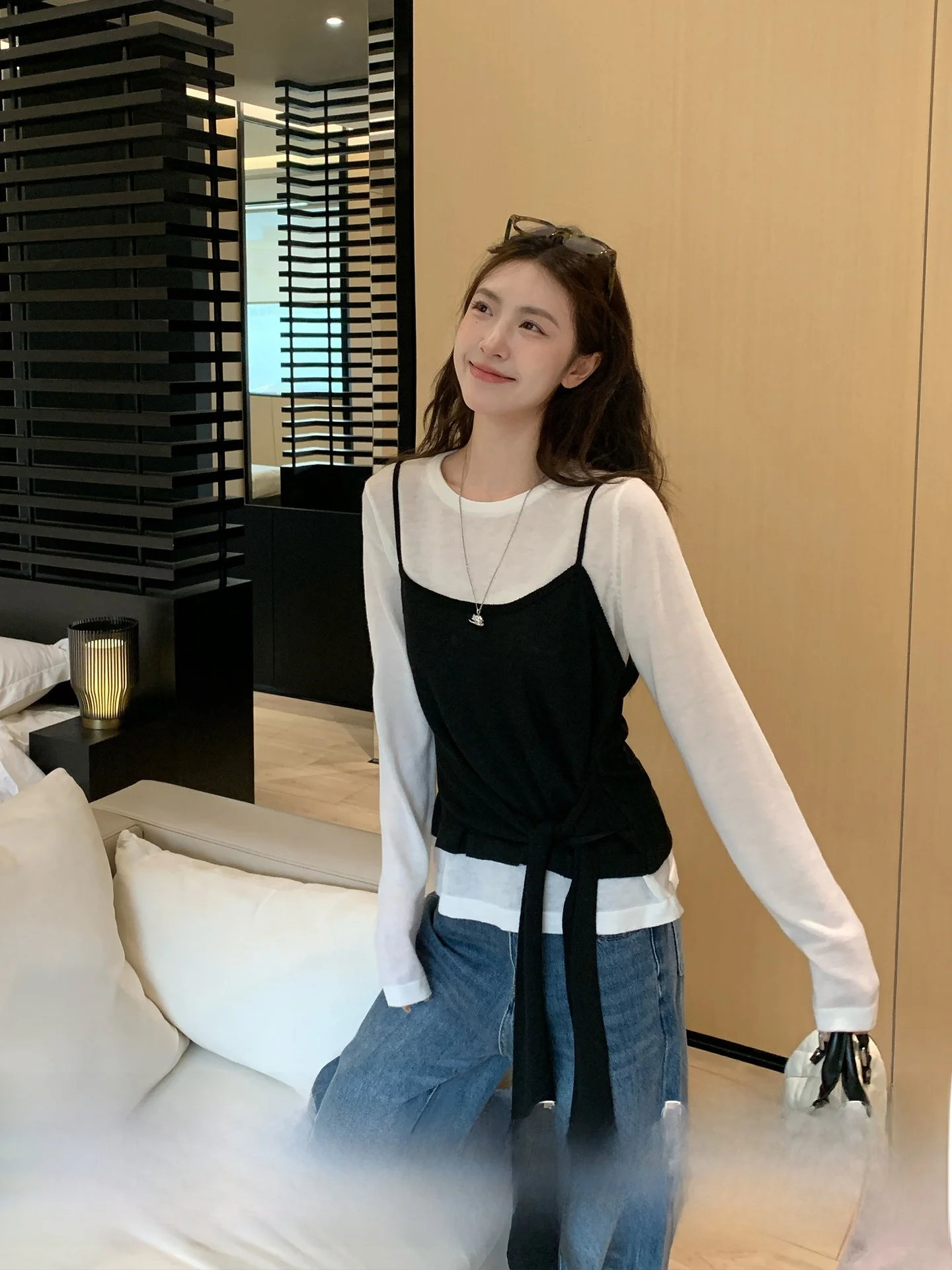 Корейский вязаный топ-блузка с длинным рукавом и поясом, модный комплект из двух предметов: топ и юбка Morning Bloom
Корейский вязаный топ-блузка с длинным рукавом и поясом, модный комплект из двух предметов: топ и юбка Morning Bloom