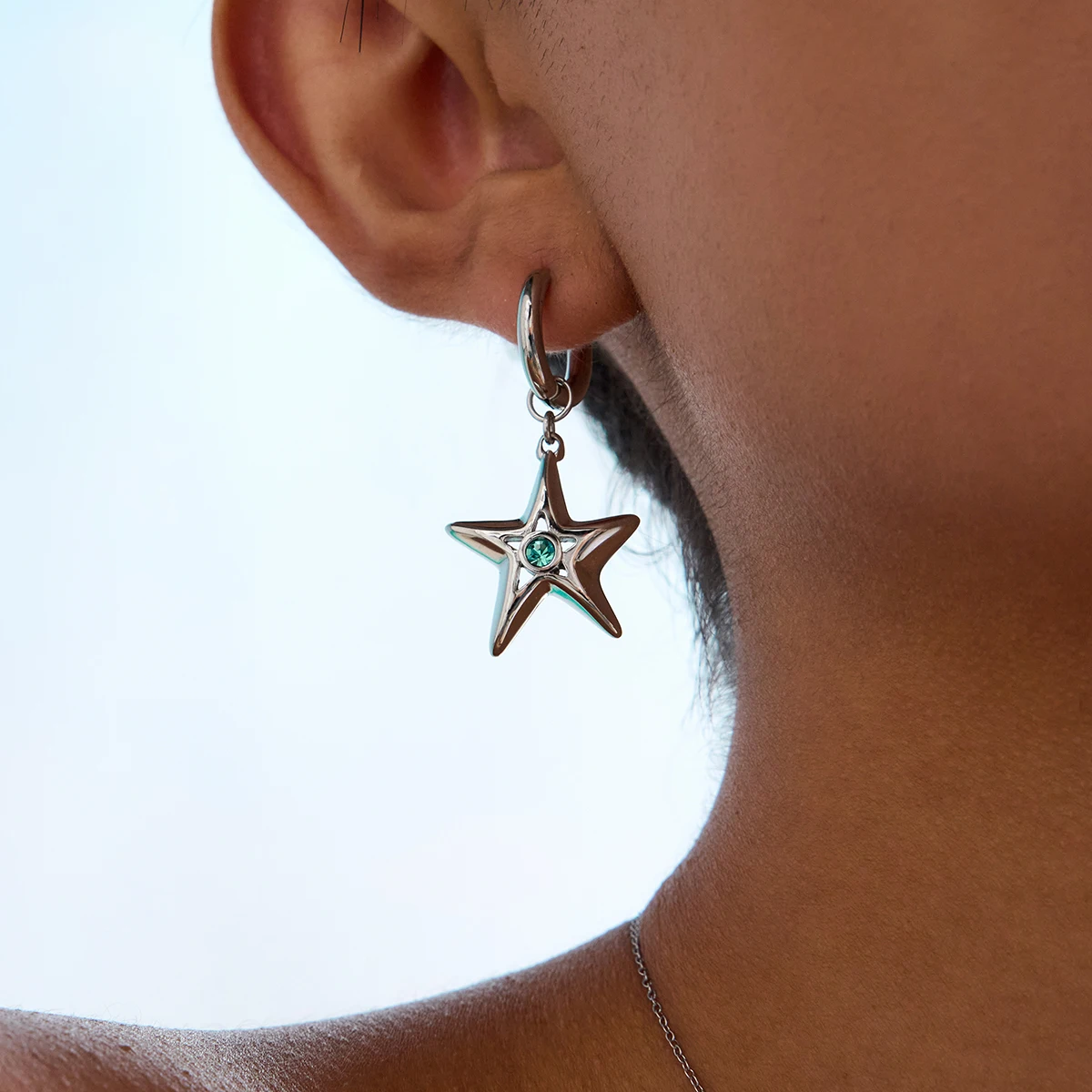 AIKOER Fashion Trend Stainless Steel Blue Zircon Hollow Pentagram Pendant Earrings Women's Accessories Party Gifts
AIKOER Fashion Trend Stainless Steel Blue Zircon Hollow Pentagram Pendant Earrings Women's Accessories Party Gifts