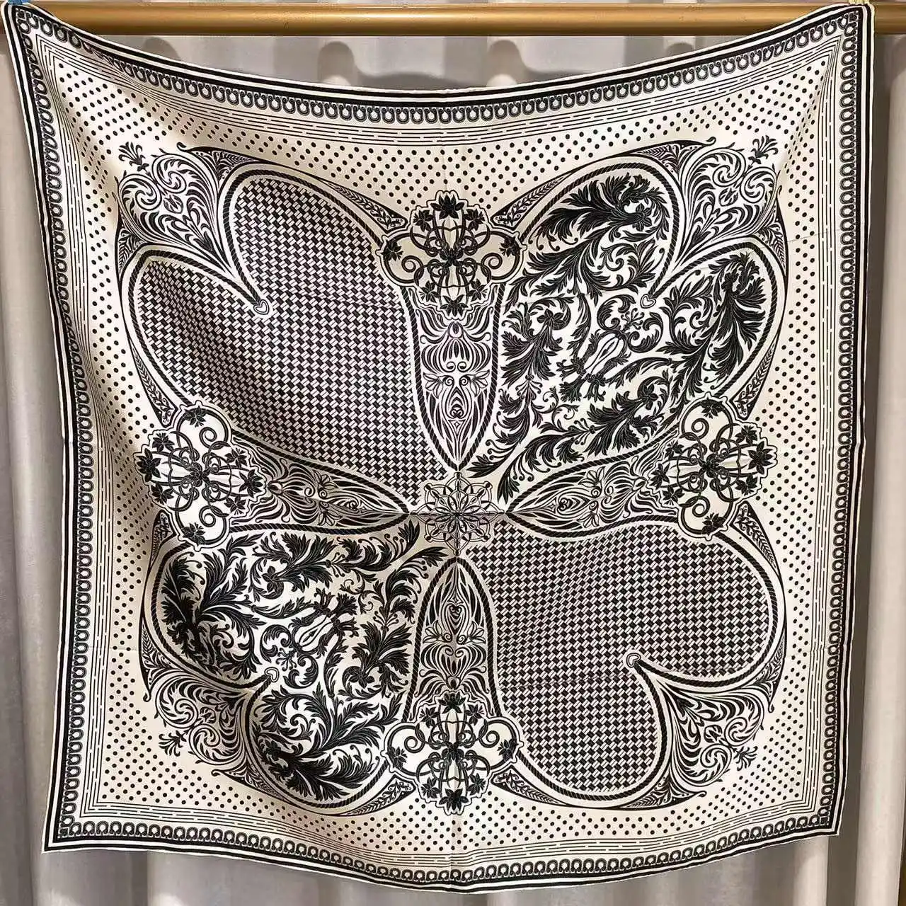 90 Silk Scarf 90cm Spring Square Shawls Hand Rollerd Edge Bandana Bag Accessories Head Hair Bag Belt Decoration Valentine Day
90 Silk Scarf 90cm Spring Square Shawls Hand Rollerd Edge Bandana Bag Accessories Head Hair Bag Belt Decoration Valentine Day