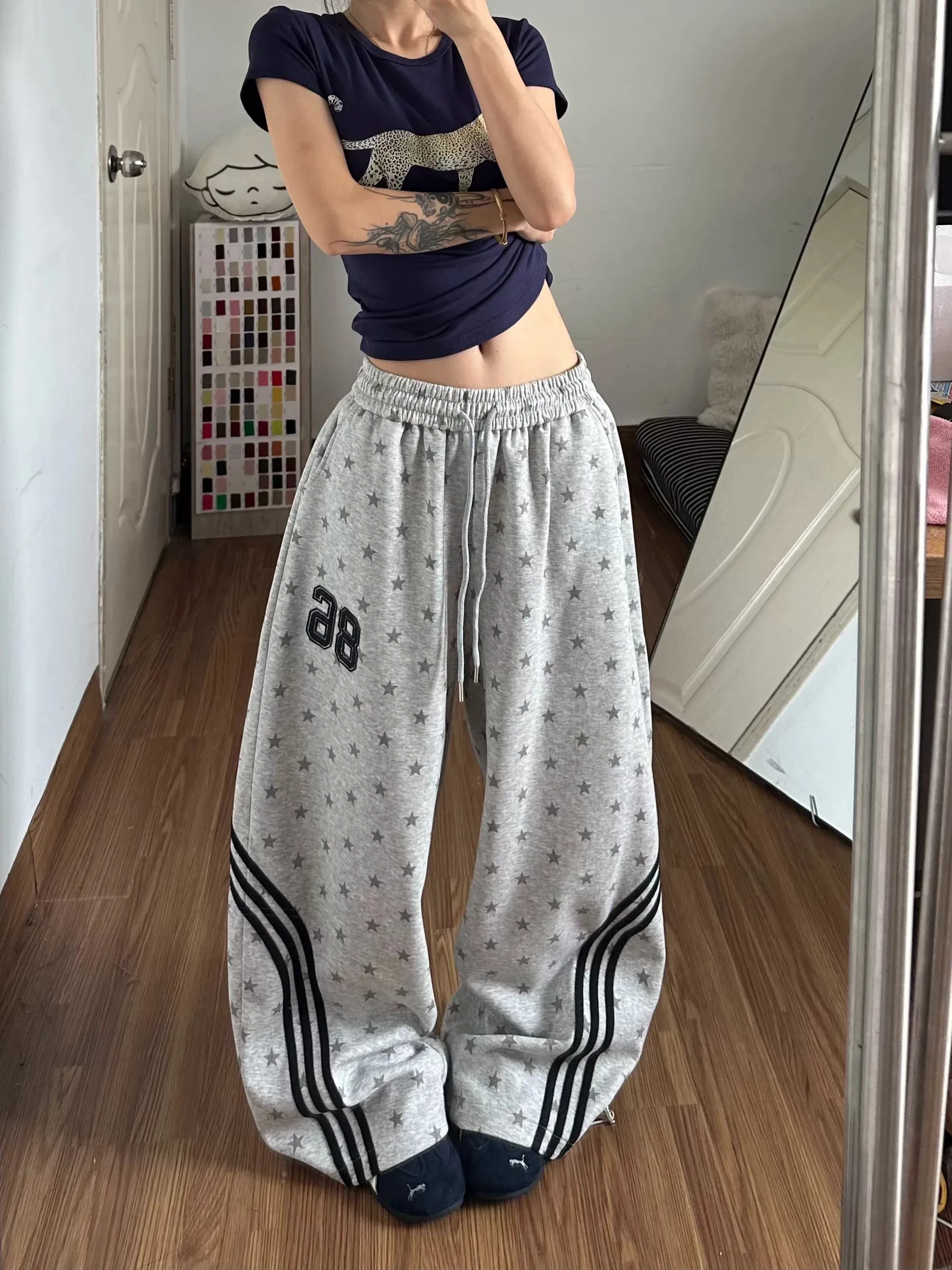 American Retro Star Print Three Bar Sweatpants Women Loose Dancing Sports Pants Trendy Wide Leg Knife Casual Pants
American Retro Star Print Three Bar Sweatpants Women Loose Dancing Sports Pants Trendy Wide Leg Knife Casual Pants
