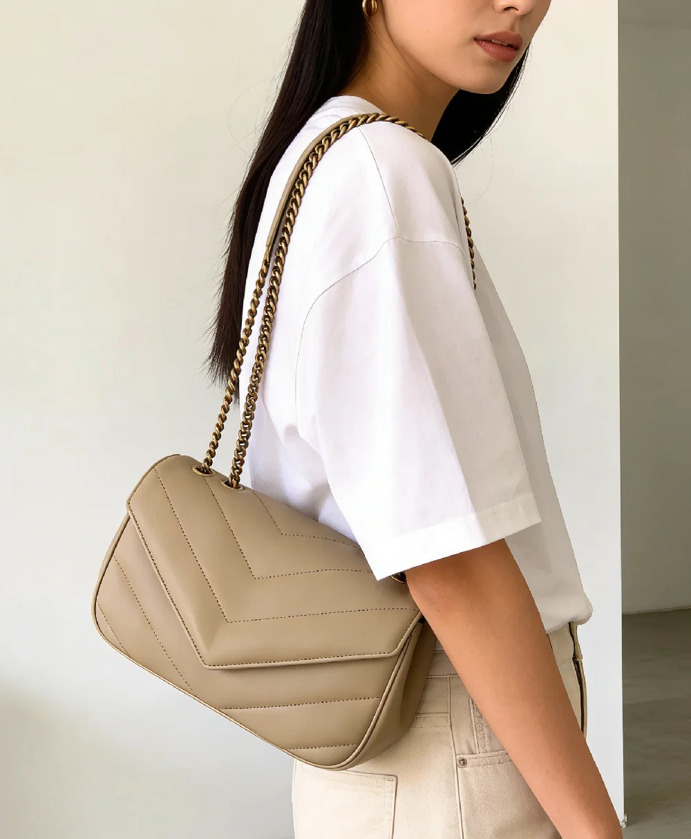 Vintage Leather Crossbody Bag French Chic Adjustable Chain Strap Shoulder Purse for Women, Compact Tote for Travel & Daily Use
Vintage Leather Crossbody Bag French Chic Adjustable Chain Strap Shoulder Purse for Women, Compact Tote for Travel & Daily Use