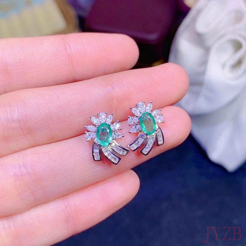 Classic oval emerald sterling silver round earrings women's stylish and elegant jewelry gift 4*6mm earrings
Classic oval emerald sterling silver round earrings women's stylish and elegant jewelry gift 4*6mm earrings