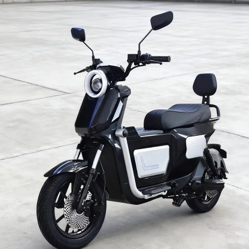 Best-selling new electric scooter 1000W 60V electric motorcycle with central storage box
Best-selling new electric scooter 1000W 60V electric motorcycle with central storage box