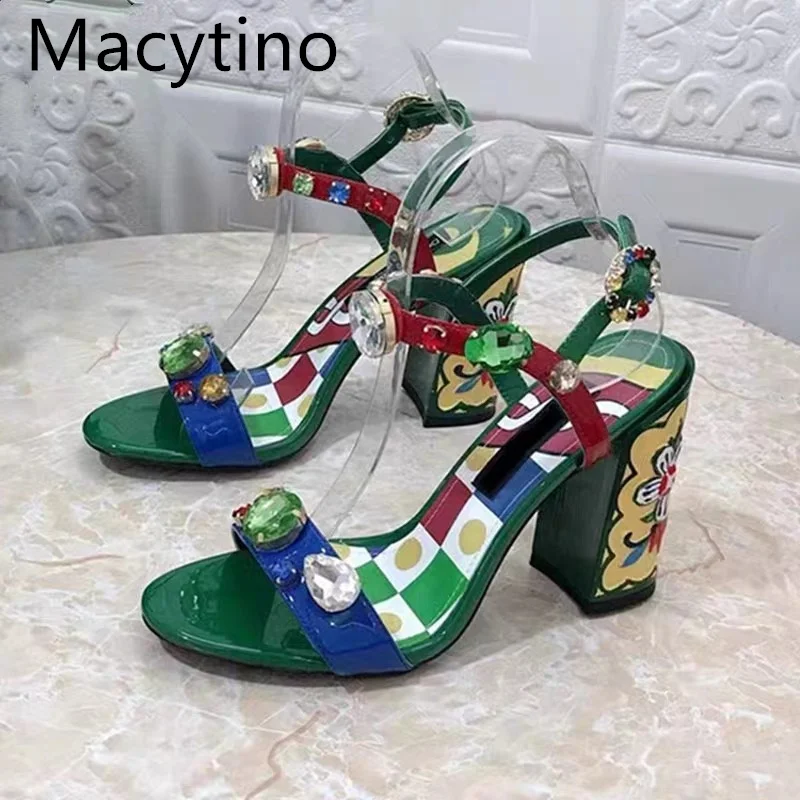2025 Gem Decorative Print Design Ladies High Heel sandalias Round Toe Block Shoes Fashion Party Shoes
2025 Gem Decorative Print Design Ladies High Heel sandalias Round Toe Block Shoes Fashion Party Shoes