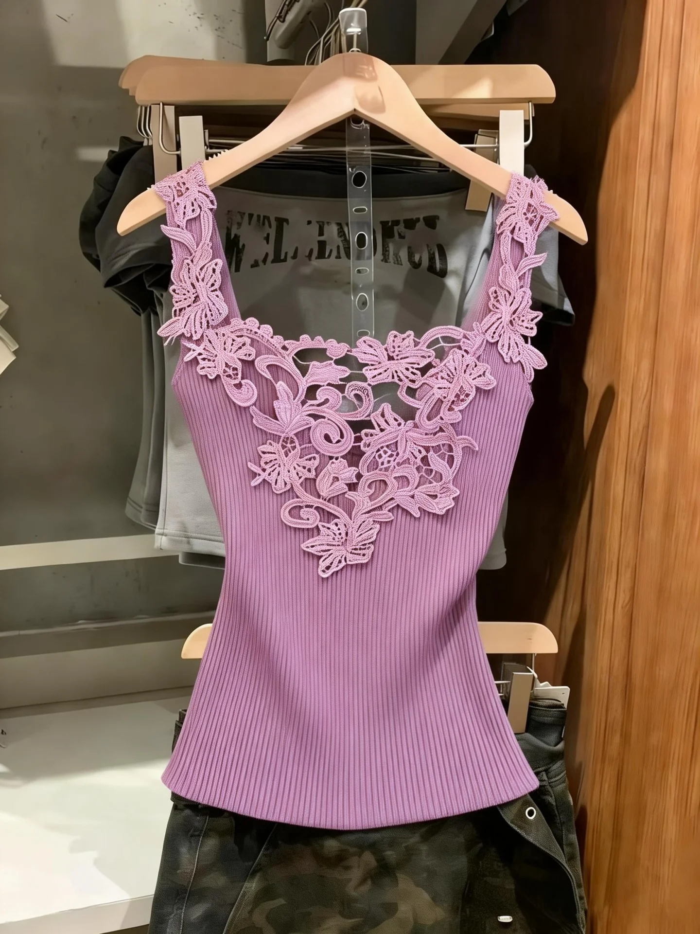 Pure Desire Lace Splice Knitted Strap Vest Women's Summer New Spicy Slim Fit Inner And Outer Wear Top V-neck High Elasticity
Pure Desire Lace Splice Knitted Strap Vest Women's Summer New Spicy Slim Fit Inner And Outer Wear Top V-neck High Elasticity