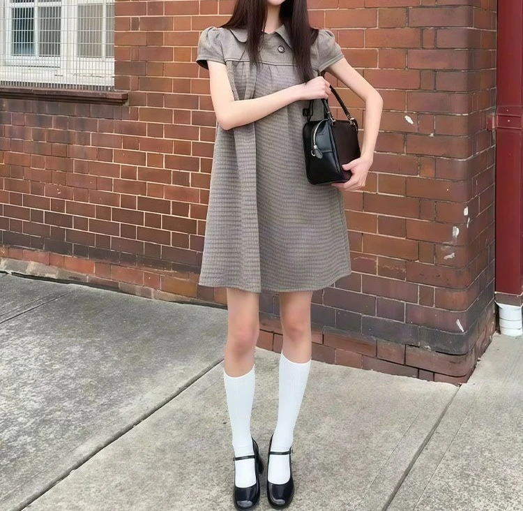 2026 Summer New Casual Fashion Versatile Doll Collar Retro Plaid Short-sleeved Loose Dress
2026 Summer New Casual Fashion Versatile Doll Collar Retro Plaid Short-sleeved Loose Dress