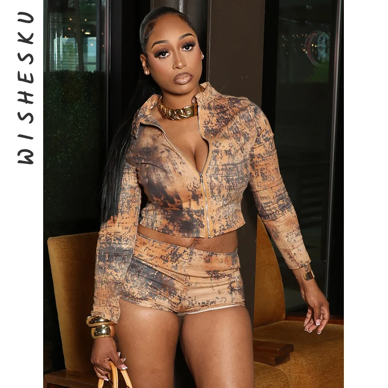 Комплект из двух предметов, женские спортивные костюмы с принтом, сексуальные укороченные куртки с длинными рукавами, топ + шорты с высокой талией, наряды, лето 2024, осень
Комплект из двух предметов, женские спортивные костюмы с принтом, сексуальные укороченные куртки с длинными рукавами, топ + шорты с высокой талией, наряды, лето 2024, осень