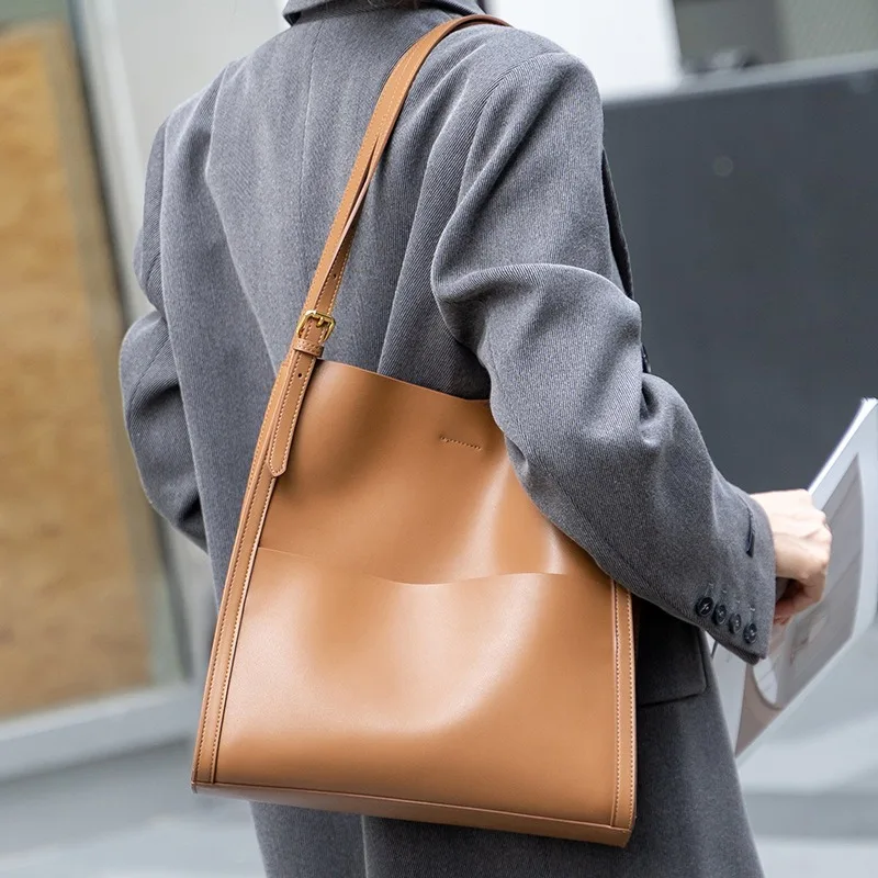 2025 New Genuine Cowhide Large Tote Bag for Women Luxury Designer Handbag Big Capacity Fashionable Crossbody Shoulder Bag for
2025 New Genuine Cowhide Large Tote Bag for Women Luxury Designer Handbag Big Capacity Fashionable Crossbody Shoulder Bag for