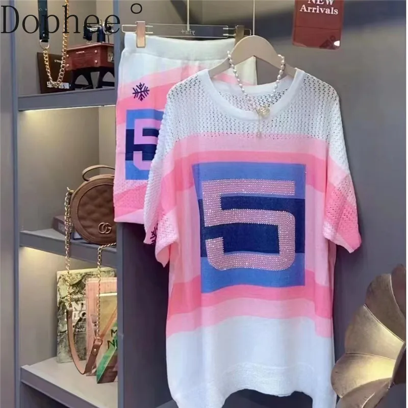 2025 Summer Women Two-piece Set Shiny Hot Drilling Hollow Out Short Sleeve Knitted T-shirt Top + Casual Wide Leg Shorts Suits
2025 Summer Women Two-piece Set Shiny Hot Drilling Hollow Out Short Sleeve Knitted T-shirt Top + Casual Wide Leg Shorts Suits