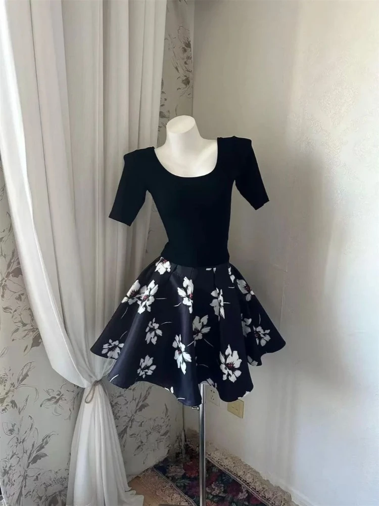 2026 Summer Casual Sweet 2 Piece Set for Women Solid Tops + Floral High Waist Design Mini Skirt Chic Retro Fitted Female Outfits
2026 Summer Casual Sweet 2 Piece Set for Women Solid Tops + Floral High Waist Design Mini Skirt Chic Retro Fitted Female Outfits