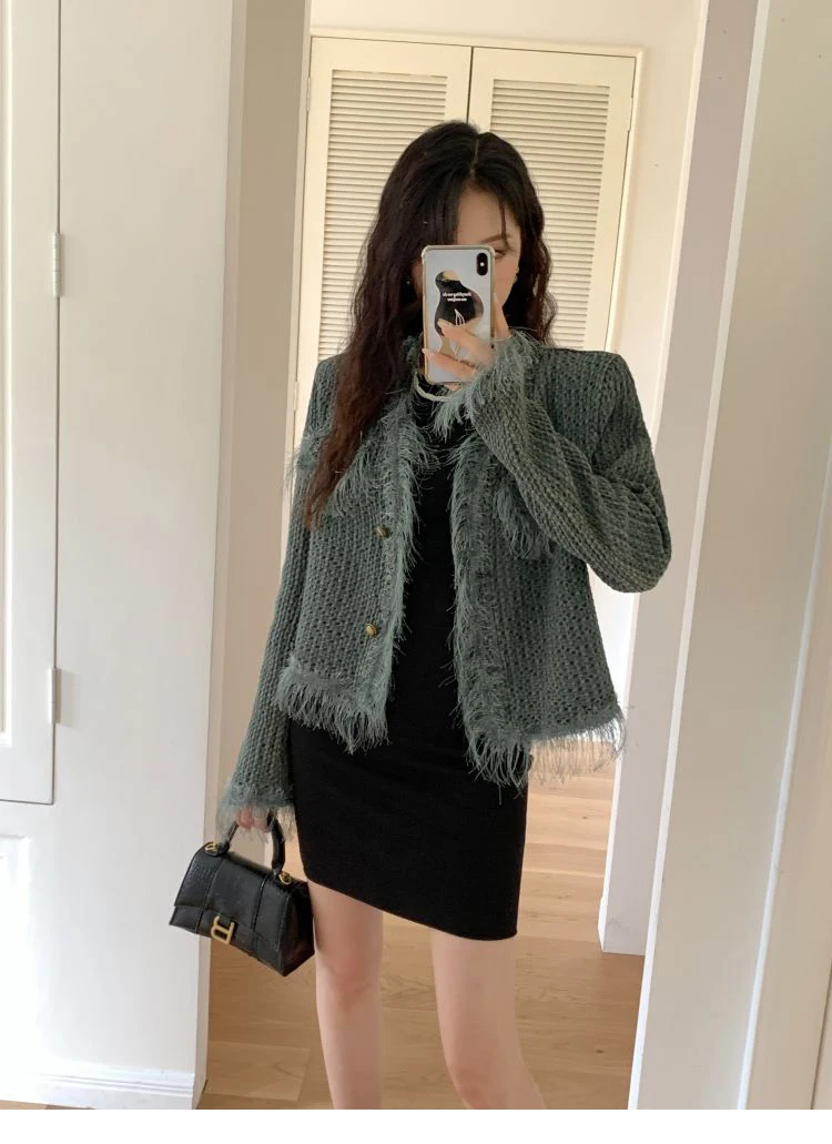 Autumn New Fragrant Short Tassel Coat Long Sleeve Raw Edge Solid Color Versatile Single Breasted Women's Trend Jackets
Autumn New Fragrant Short Tassel Coat Long Sleeve Raw Edge Solid Color Versatile Single Breasted Women's Trend Jackets