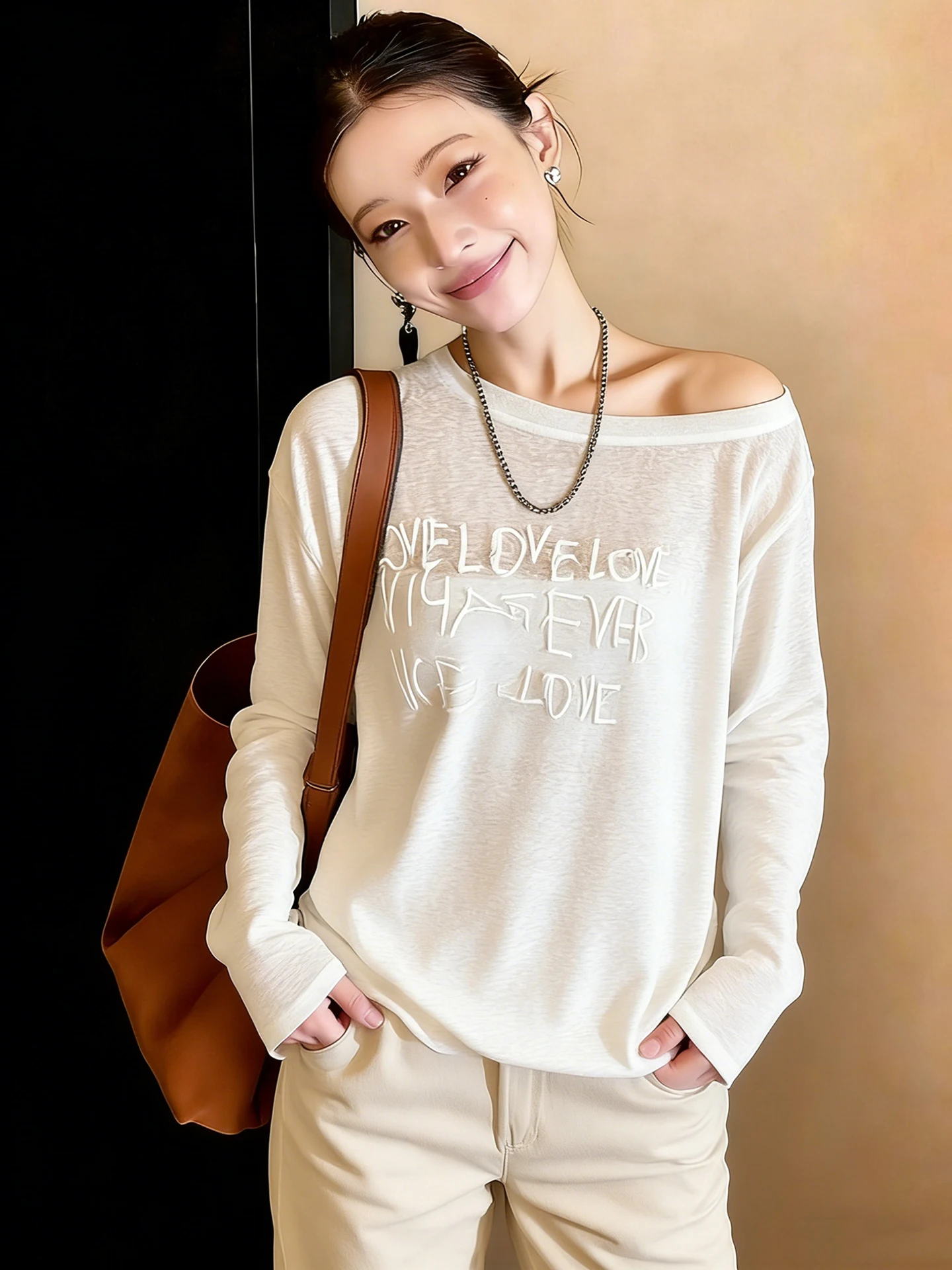 Trendy Letter Design Long Sleeve T-Shirt Lightweight Slimming Spring Comfortable Women's Fashionable Casual Loose Fit Top
Trendy Letter Design Long Sleeve T-Shirt Lightweight Slimming Spring Comfortable Women's Fashionable Casual Loose Fit Top