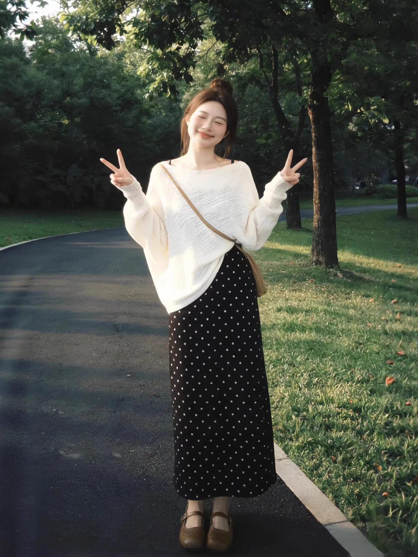 plus Size Women's Spring Knitwear Set Polka Dot Halter Neck High Waist Skirt Casual Style Comfortable Fit Fashion Ensemble
plus Size Women's Spring Knitwear Set Polka Dot Halter Neck High Waist Skirt Casual Style Comfortable Fit Fashion Ensemble