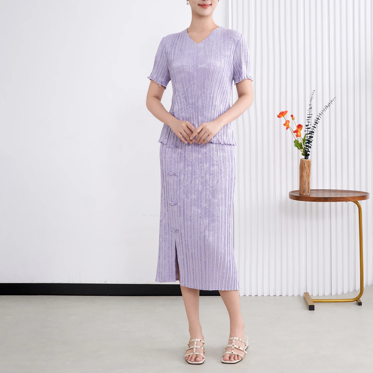 2025 Summer New Miyake Pleated Set Women's Casual Two Piece Outfit with Chinese Vintage Style Shirt and Skirt
2025 Summer New Miyake Pleated Set Women's Casual Two Piece Outfit with Chinese Vintage Style Shirt and Skirt
