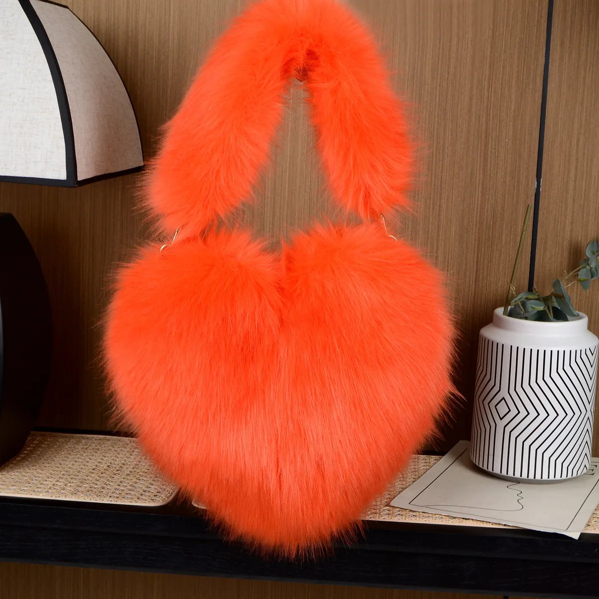 Faux Fur Winter Women Handbags Cute Plush Ladies Heart Shaped Shoulder Bag Cute Female Clutch Purse Love Handbags Messenger Bag
Faux Fur Winter Women Handbags Cute Plush Ladies Heart Shaped Shoulder Bag Cute Female Clutch Purse Love Handbags Messenger Bag