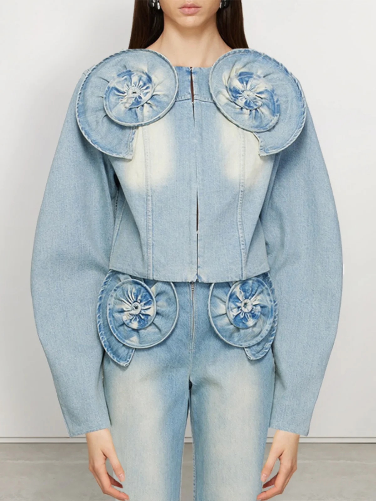 Корейская женская джинсовая куртка-жакет: новая весенняя коллекция, повседневный дизайн, длинный рукав, 3D-декор, верхняя одежда для женщин
Корейская женская джинсовая куртка-жакет: новая весенняя коллекция, повседневный дизайн, длинный рукав, 3D-декор, верхняя одежда для женщин