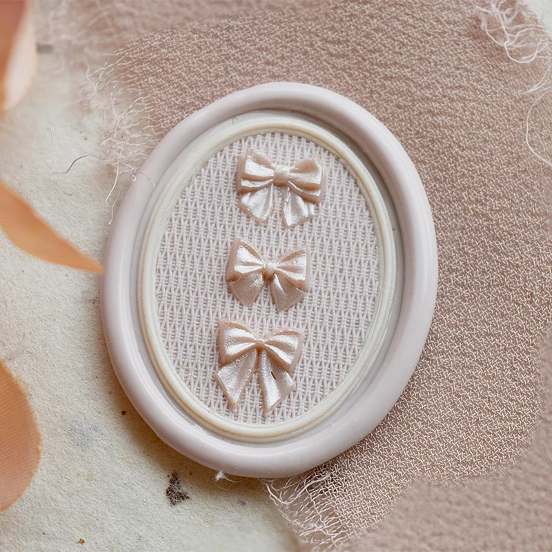 Original 3D Vintage Lace Bow Wax Seal Stamp Engraved Brass Head Irregular Shaped Decorative Craft Stamp For Envelop Sealing
Original 3D Vintage Lace Bow Wax Seal Stamp Engraved Brass Head Irregular Shaped Decorative Craft Stamp For Envelop Sealing