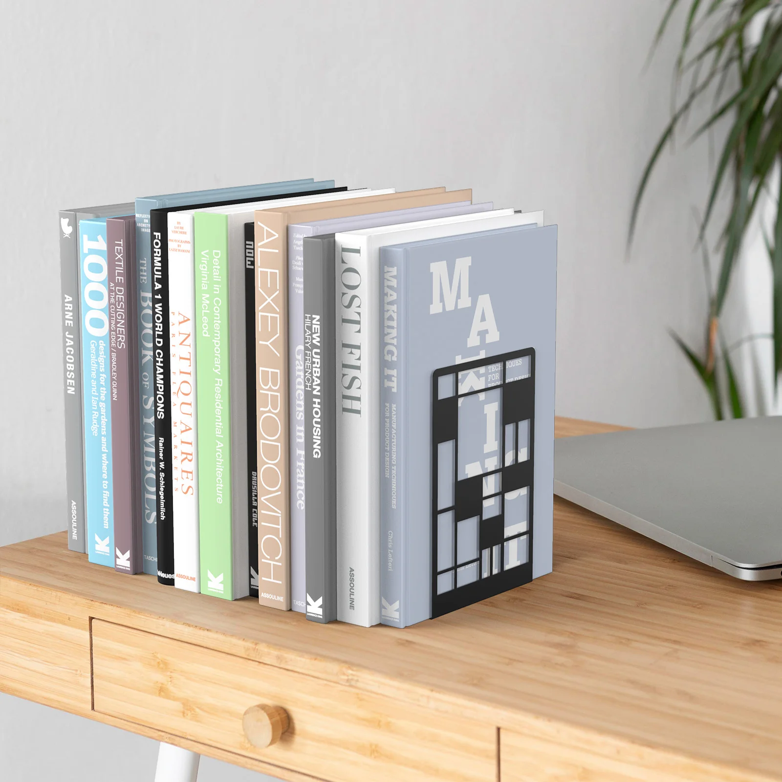 Iron Bookends Metal Desk Holder Large Space Black Elegant Practical Storage Rack Adjustable Non Slip Books Folder Home Office 
Iron Bookends Metal Desk Holder Large Space Black Elegant Practical Storage Rack Adjustable Non Slip Books Folder Home Office