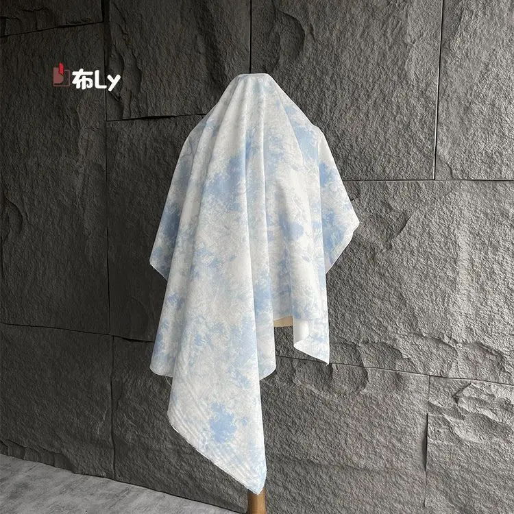 Blue and white tie-dye denim fabric Chinese style ink splashing pants shirt jacket high-end creative clothing designer fabric
Blue and white tie-dye denim fabric Chinese style ink splashing pants shirt jacket high-end creative clothing designer fabric