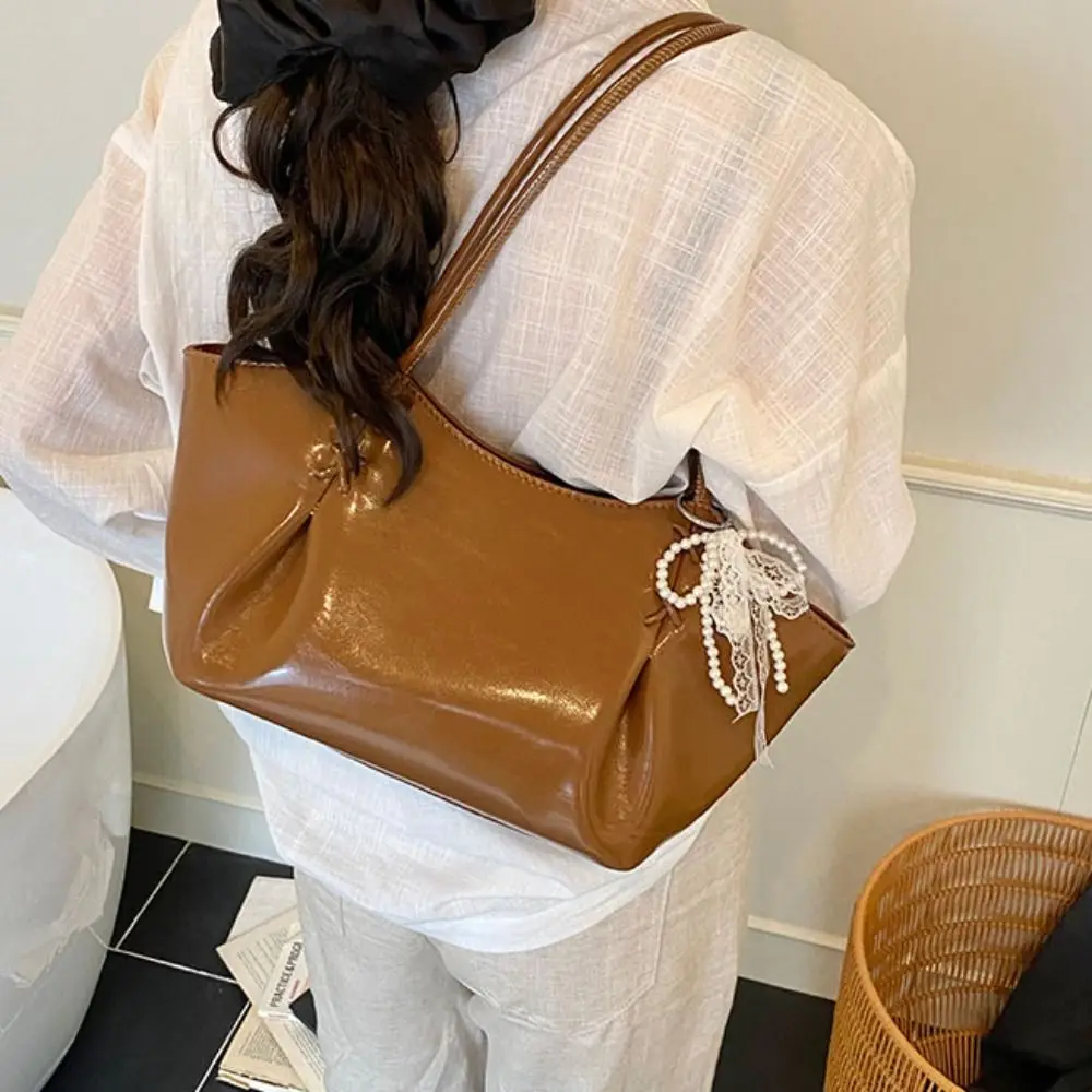 Casual Elegant Autumn Winter Underarm Bag PU Leather with Pendant Commuting Handbag Versatile Temperament French Tote Bag Travel
Casual Elegant Autumn Winter Underarm Bag PU Leather with Pendant Commuting Handbag Versatile Temperament French Tote Bag Travel