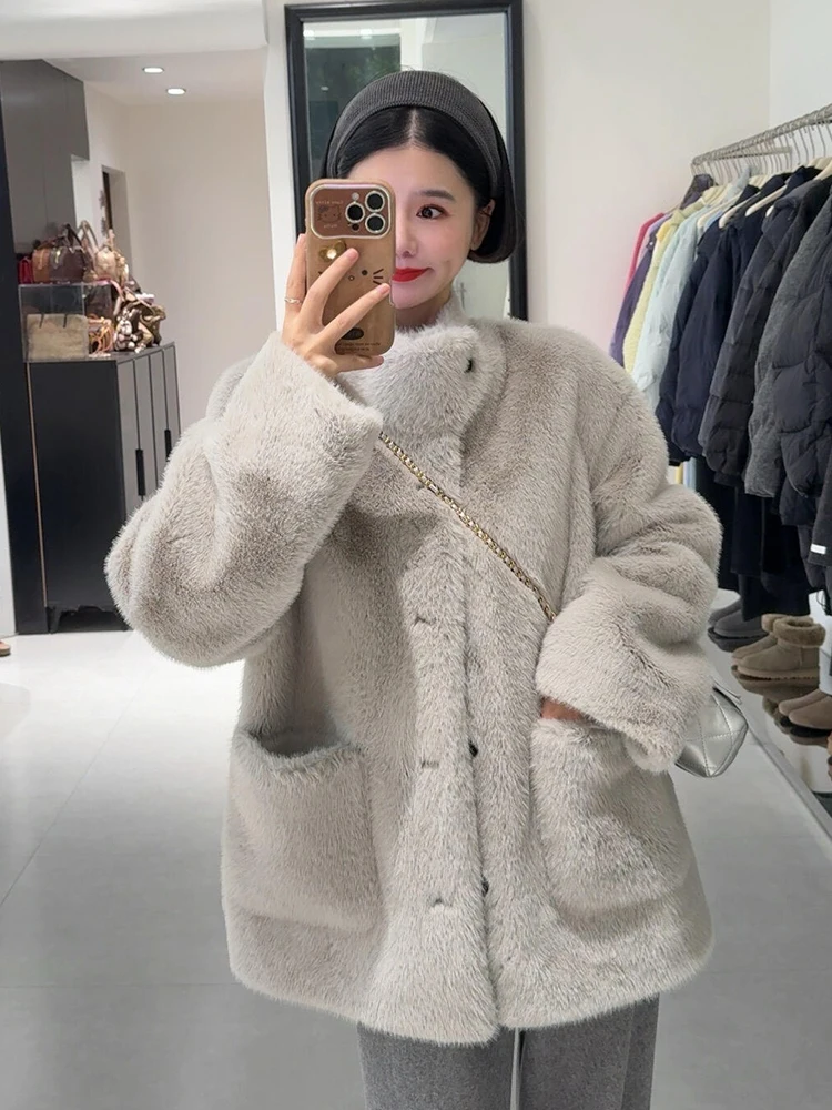 2025 New Korean Sle Casual ort Thiened Faux Mink Coat Women's Winter Outerwear Fluffy Leather Coat Korean Version
2025 New Korean Sle Casual ort Thiened Faux Mink Coat Women's Winter Outerwear Fluffy Leather Coat Korean Version