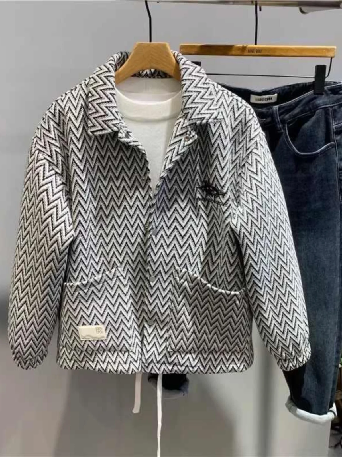 Мужская рабочая куртка в полоску, с воротником-стойкой, модная, свободного кроя, осенне-зимняя, новая, универсальная, стильная...
Мужская рабочая куртка в полоску, с воротником-стойкой, модная, свободного кроя, осенне-зимняя, новая, универсальная, стильная...