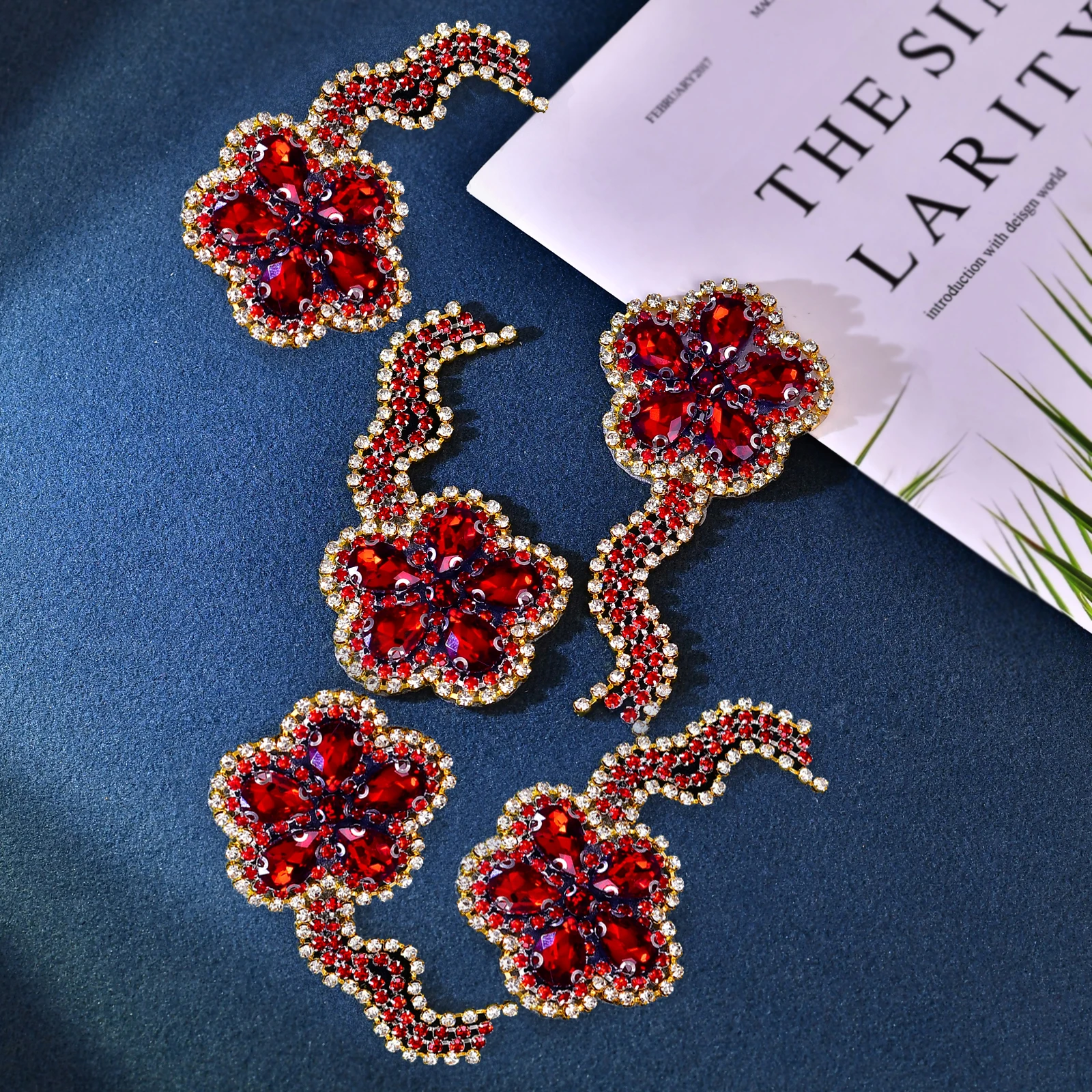 5PCS Flower Tassel Rhinestone Patch Suitable for DIY Clothes Repair, Wedding, Bags, Decorative Applique SP212
5PCS Flower Tassel Rhinestone Patch Suitable for DIY Clothes Repair, Wedding, Bags, Decorative Applique SP212