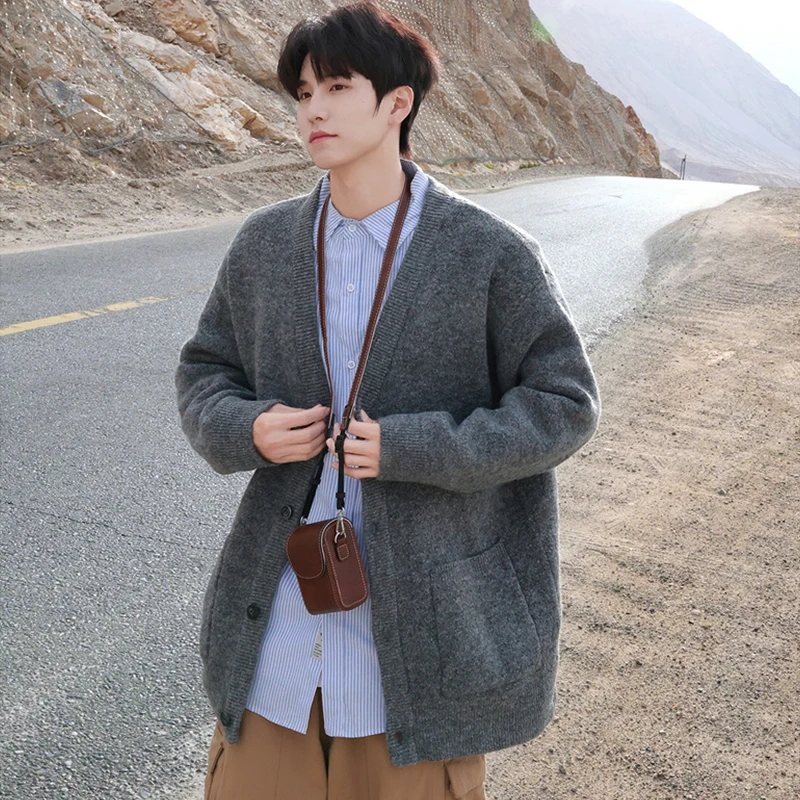 Autumn Y2K Vintage Knitted Cardigan Sweater Men's Single-breasted V-neck knit Jacket Casual Streetwear Knitwear jersey hombre
Autumn Y2K Vintage Knitted Cardigan Sweater Men's Single-breasted V-neck knit Jacket Casual Streetwear Knitwear jersey hombre