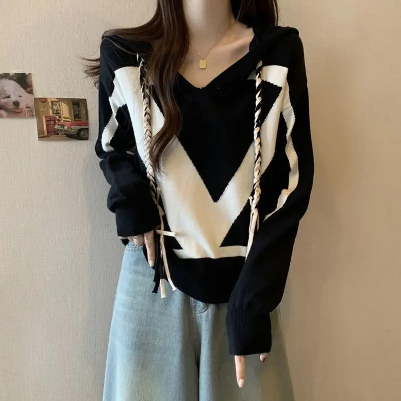 Korean Version Contrasting Color Top Long Sleeved Hooded Knitted Sweater Size for Women New Plus Size Slightly Chubby MM
Korean Version Contrasting Color Top Long Sleeved Hooded Knitted Sweater Size for Women New Plus Size Slightly Chubby MM