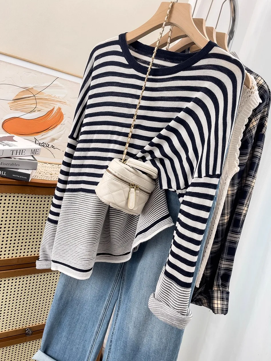 Женская трикотажная футболка больших размеров с длинным рукавом, круглым вырезом, в полоску, свободного кроя, осенне-зимняя, с эффектом похудения, комфортная базовая модель
Женская трикотажная футболка больших размеров с длинным рукавом, круглым вырезом, в полоску, свободного кроя, осенне-зимняя, с эффектом похудения, комфортная базовая модель