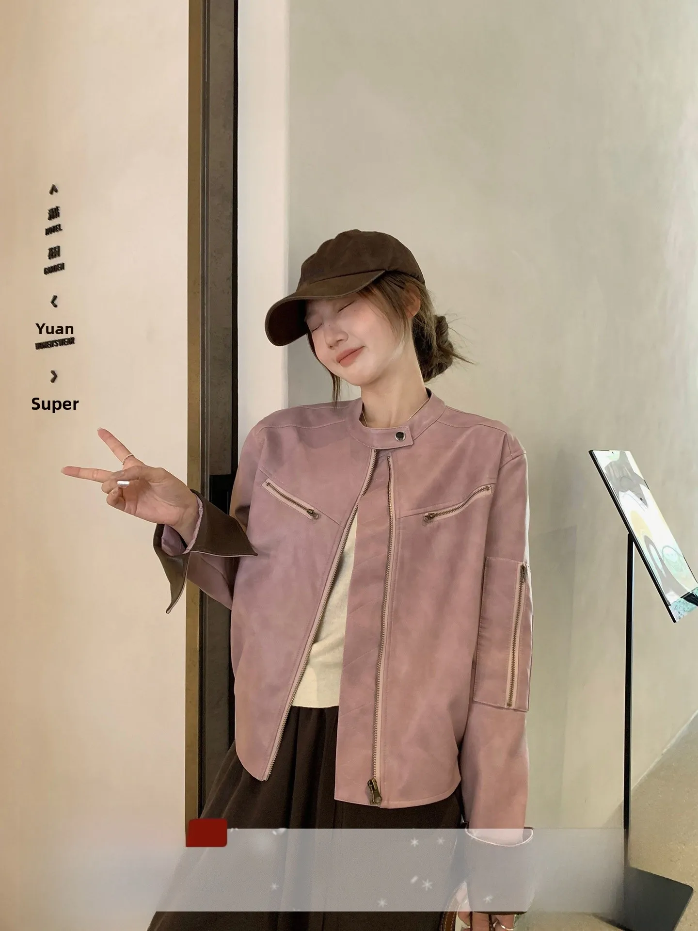 Sweet Cool Color Colion Pink Leather Jaet Women's Loose Stand Collar Motorcycle Jaet Top Autumn Casual Design Sense
Sweet Cool Color Colion Pink Leather Jaet Women's Loose Stand Collar Motorcycle Jaet Top Autumn Casual Design Sense