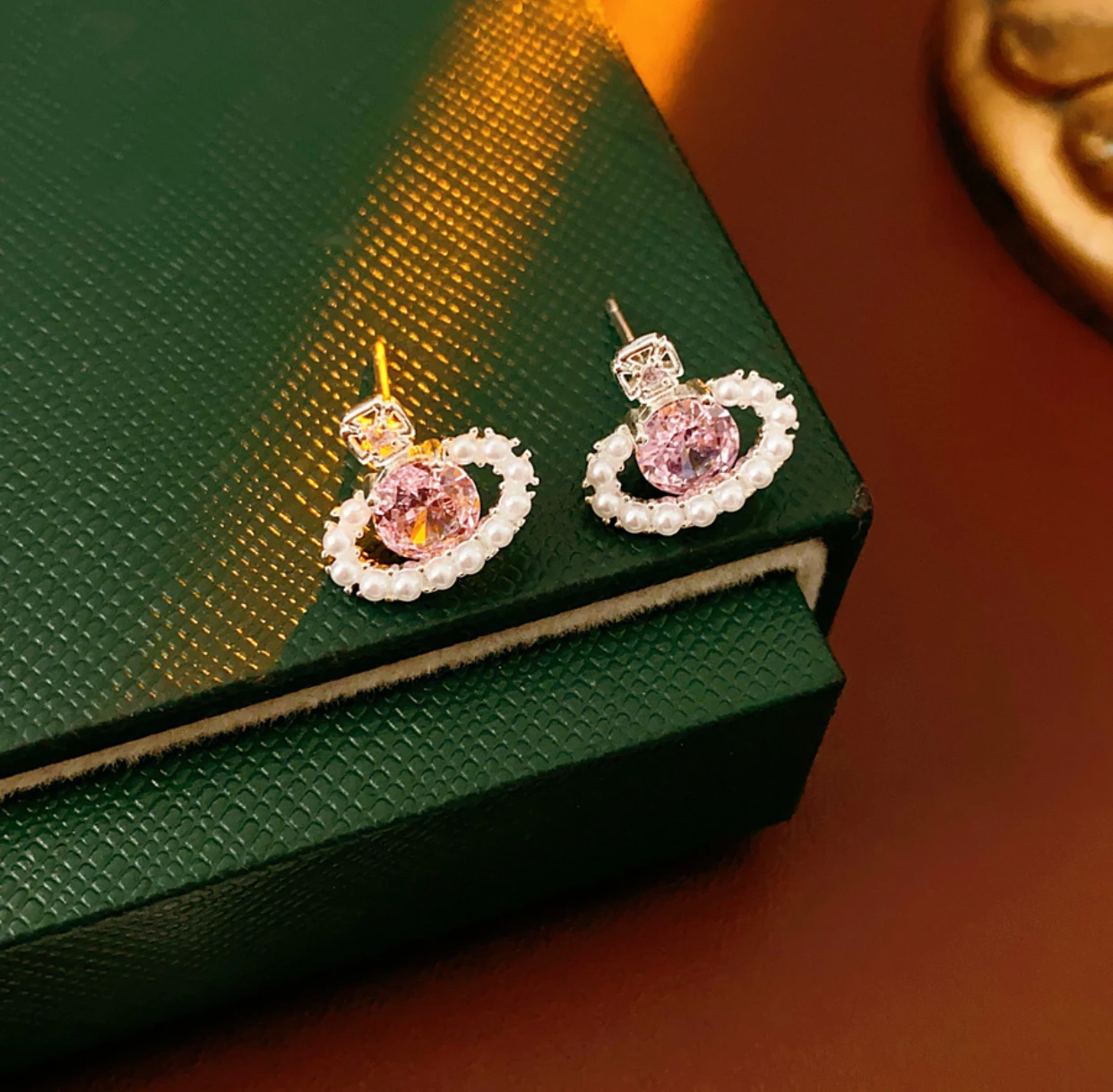 1*1.2 cm luxury super shiny simple zircon pearl earrings fashion earring high-end earring design sense earring
1*1.2 cm luxury super shiny simple zircon pearl earrings fashion earring high-end earring design sense earring