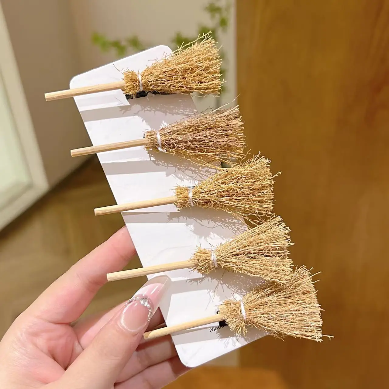 Funny creative simulation broom duckbill clip little girl cute side bangs hair clip subnet red hair card headdress
Funny creative simulation broom duckbill clip little girl cute side bangs hair clip subnet red hair card headdress