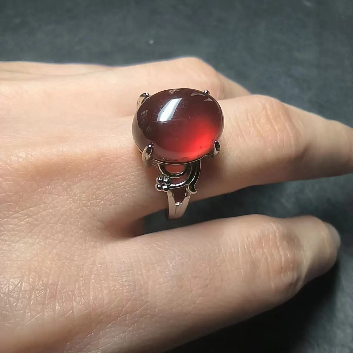 1pcs/lot Natural Garnet Ring S925 Sterling Silver Plant Flower Shape retro Miss jewelry Fashion exquisite gem adjustable taki
1pcs/lot Natural Garnet Ring S925 Sterling Silver Plant Flower Shape retro Miss jewelry Fashion exquisite gem adjustable taki