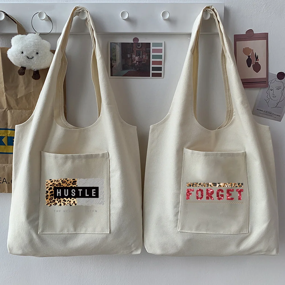 Woman Bag Street Tote Bag Shoulder Bag Leopard Print Commuter Bag Beige Shopping Bag Canvas Bag Large Capacity Reusable Students
Woman Bag Street Tote Bag Shoulder Bag Leopard Print Commuter Bag Beige Shopping Bag Canvas Bag Large Capacity Reusable Students