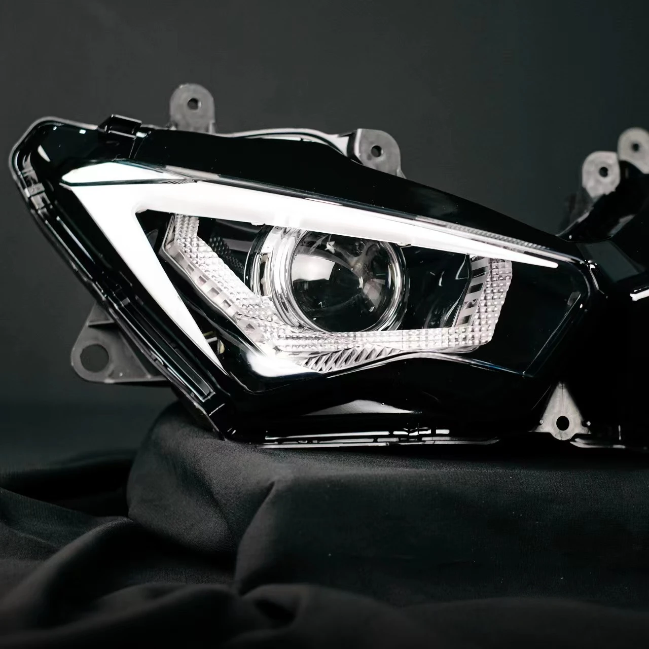 НОВЫЙ проектор NINJA ZX25R на заказ, светодиодный налобный фонарь NINJA 250 ZX6R в сборе для двигателя Kawasaki, детали и аксессуары 2021 2022
НОВЫЙ проектор NINJA ZX25R на заказ, светодиодный налобный фонарь NINJA 250 ZX6R в сборе для двигателя Kawasaki, детали и аксессуары 2021 2022