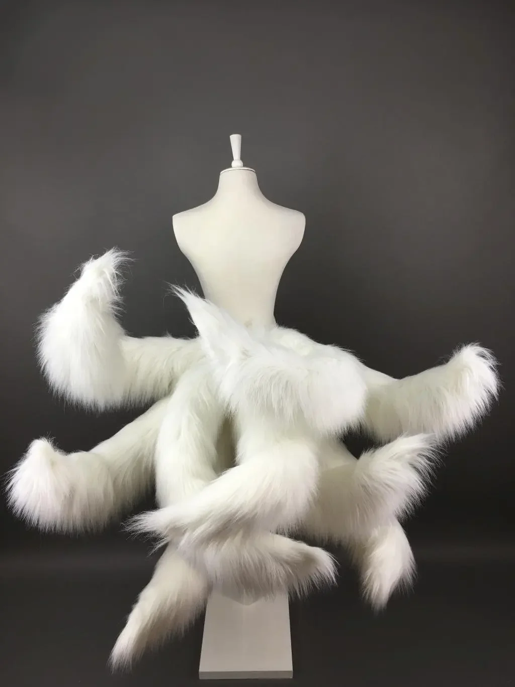 Game LOL Cosplay Costumes Fox LOL Ahri Nine Tailed Upgraded Transform-model White Tail Cosplay
Game LOL Cosplay Costumes Fox LOL Ahri Nine Tailed Upgraded Transform-model White Tail Cosplay