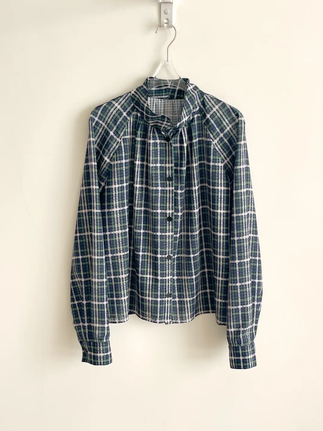 Slimming Plaid Long Sleeve Loose Fit Stand Collar Women's Shirt Commute Style Spring 2026 Korean Fashion Elegant Versatile
Slimming Plaid Long Sleeve Loose Fit Stand Collar Women's Shirt Commute Style Spring 2026 Korean Fashion Elegant Versatile