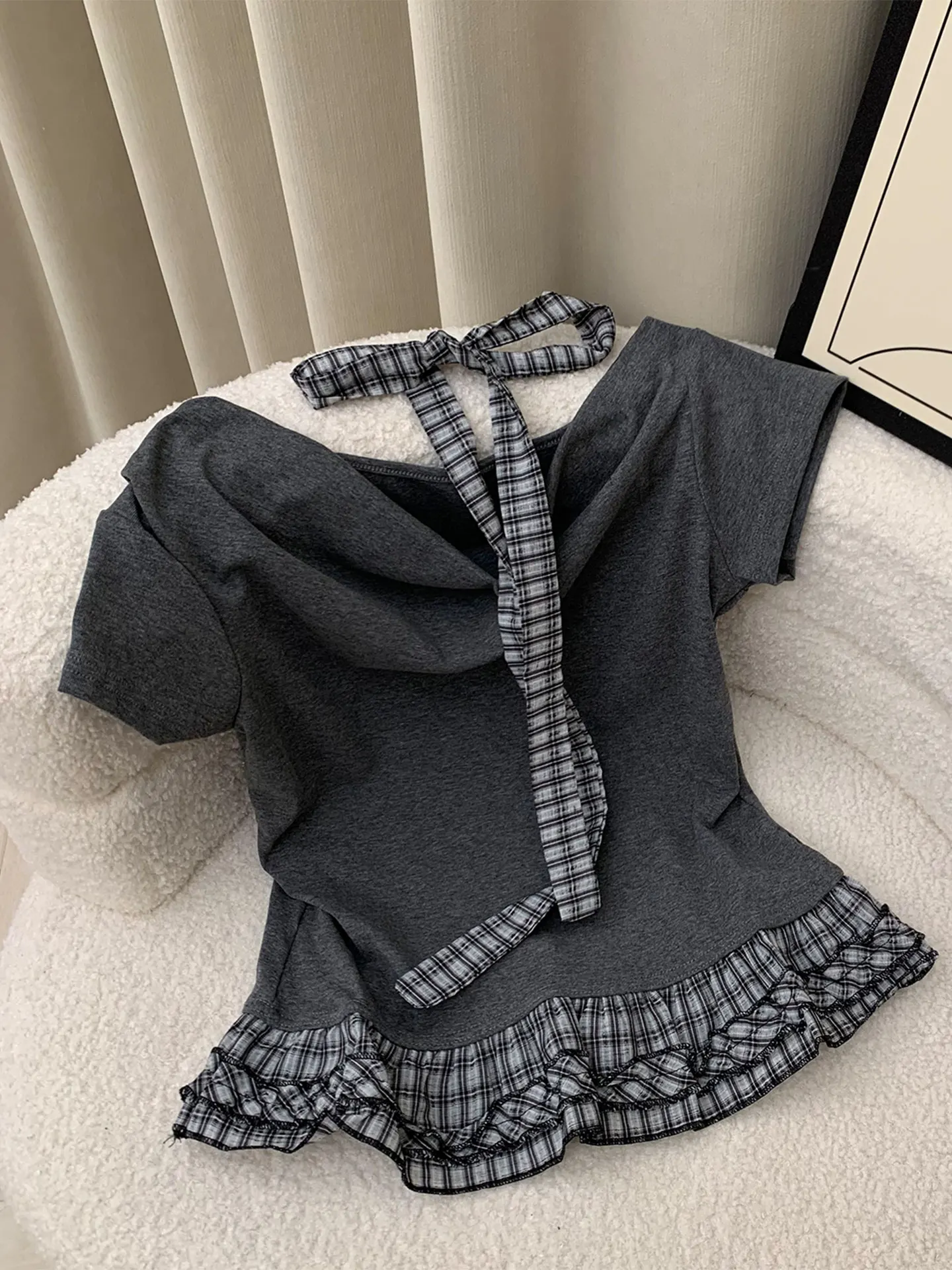 Korean Sle ort Sve T-irt Women's Summer Design Sense Splice Hem Slim Fit Waist ort Hanging Ne Top
Korean Sle ort Sve T-irt Women's Summer Design Sense Splice Hem Slim Fit Waist ort Hanging Ne Top