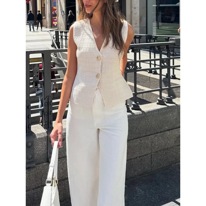 Elegant Chic Women's White Knitted Suit V-Neck Single Breasted Vest Mini Skirt Summer Fashion Office Wear for Ladies
Elegant Chic Women's White Knitted Suit V-Neck Single Breasted Vest Mini Skirt Summer Fashion Office Wear for Ladies