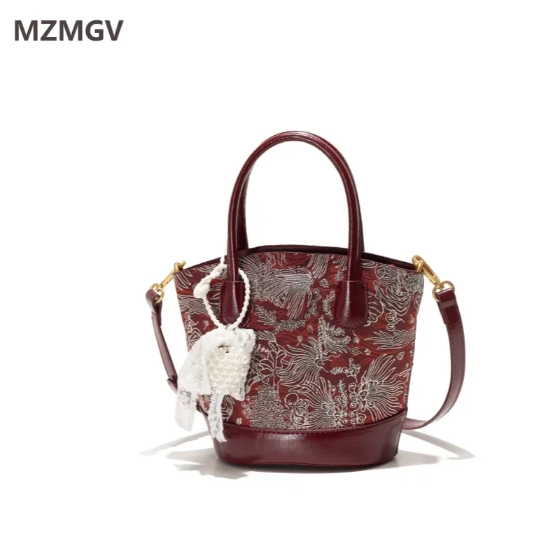 Spring Summer Trend Ladies' Bucket Bag Chinese Style Embroidered Handbag Luxury Retro Women Party Dinner Bag Daily Use Purse
Spring Summer Trend Ladies' Bucket Bag Chinese Style Embroidered Handbag Luxury Retro Women Party Dinner Bag Daily Use Purse