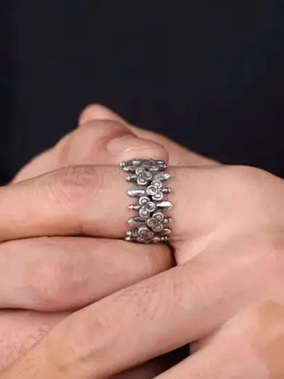 Retro WEIER Eight Trigrams Seven Star Sword Ring 925 Silver Hollow Design Unisex Fashionable Open Finger Ring Jewelry
Retro WEIER Eight Trigrams Seven Star Sword Ring 925 Silver Hollow Design Unisex Fashionable Open Finger Ring Jewelry