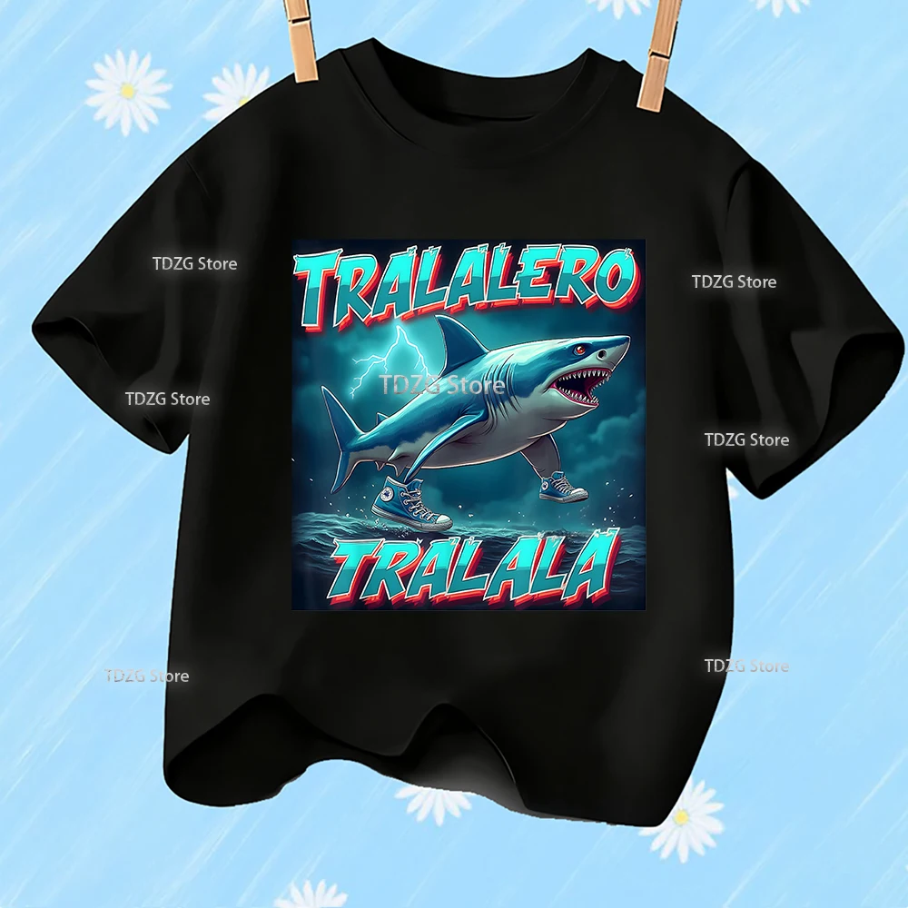 Итальянская серия Brainrot, летняя одежда, популярная детская хлопковая футболка с короткими рукавами и принтом животных, базовый топ для мальчиков и девочек
Итальянская серия Brainrot, летняя одежда, популярная детская хлопковая футболка с короткими рукавами и принтом животных, базовый топ для мальчиков и девочек