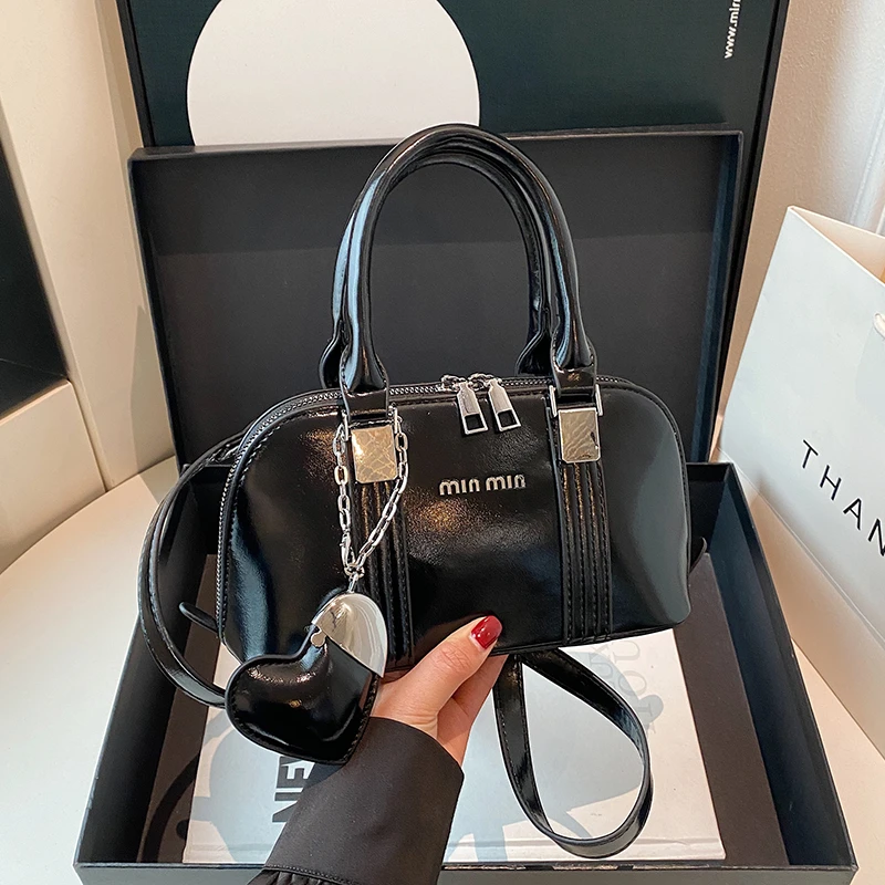 Elegant Large Capacity Tote Bag for Women Luxury Crossbody Clutch Vintage Minimalist Messenger Purse Leather Solid Color
Elegant Large Capacity Tote Bag for Women Luxury Crossbody Clutch Vintage Minimalist Messenger Purse Leather Solid Color