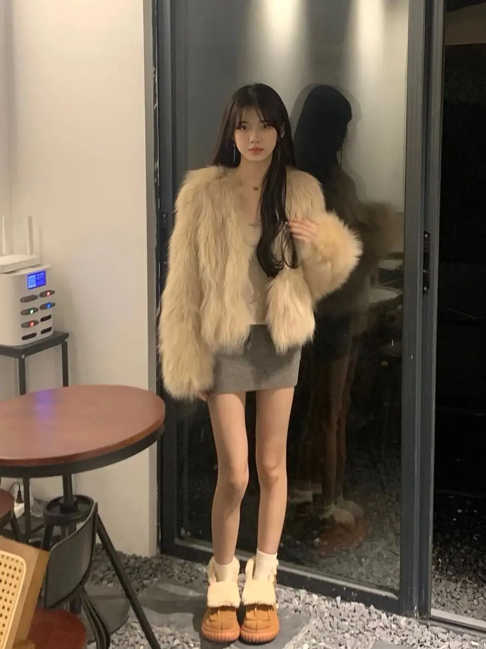 Faionable ort Fur Coat Women's Winter Warm Sli ature High-End Feelings Korean Sle V-Ne Long Sve Coat
Faionable ort Fur Coat Women's Winter Warm Sli ature High-End Feelings Korean Sle V-Ne Long Sve Coat