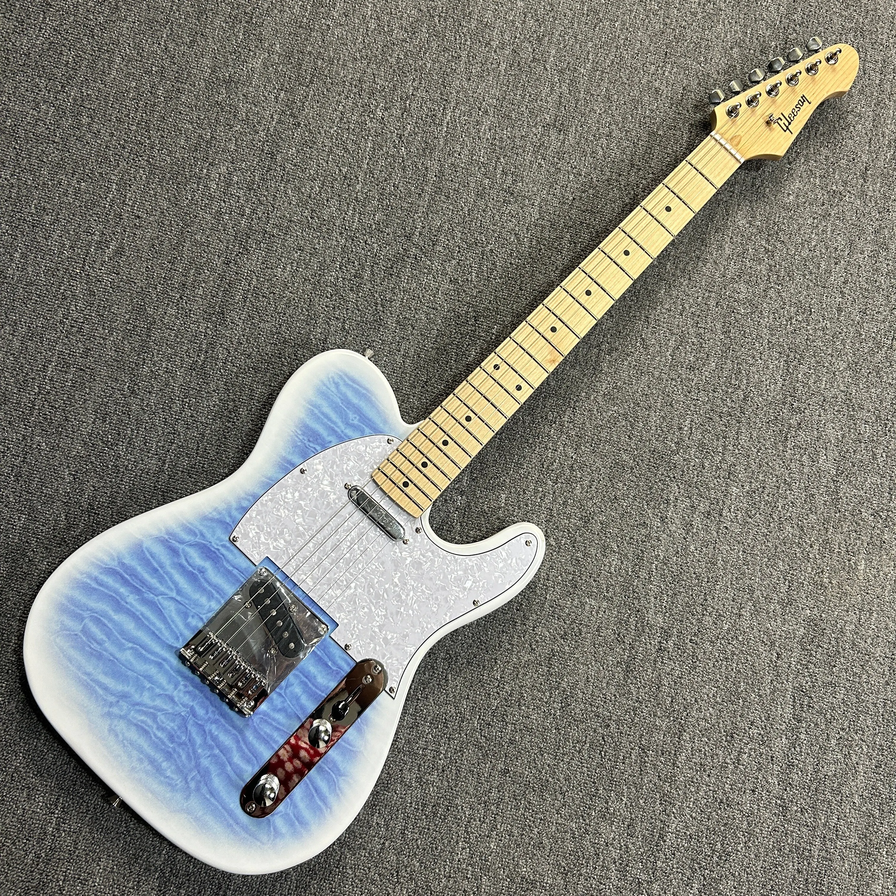 Gleeson Electric Guitar White & Blue Color Maple Fretboard Mahogany Body
Gleeson Electric Guitar White & Blue Color Maple Fretboard Mahogany Body