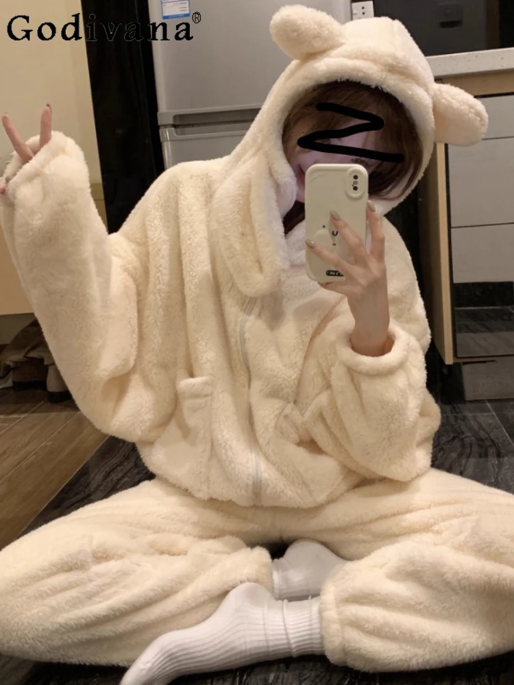 Large Size Winter Women Warm 2025 New Thickened Long-sleeved Coral Fleece Hooded Pajamas Loose Versatile Cute Pajama Pants Sets
Large Size Winter Women Warm 2025 New Thickened Long-sleeved Coral Fleece Hooded Pajamas Loose Versatile Cute Pajama Pants Sets