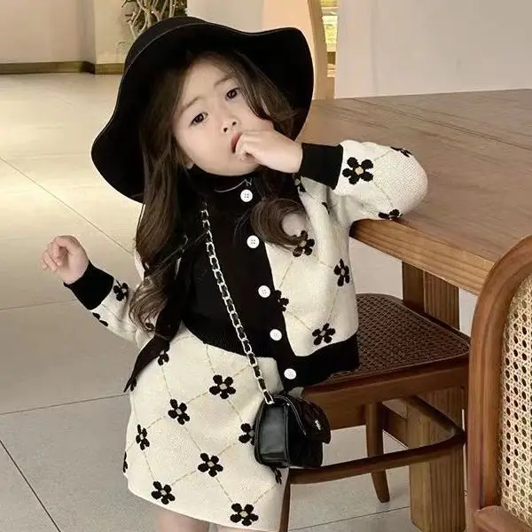 Girls Small Fragrant Wind Sweater Set Autumn and Winter Female Treasure Flower Long-sleeved Cardigan + Skirt Two-piece Set
Girls Small Fragrant Wind Sweater Set Autumn and Winter Female Treasure Flower Long-sleeved Cardigan + Skirt Two-piece Set