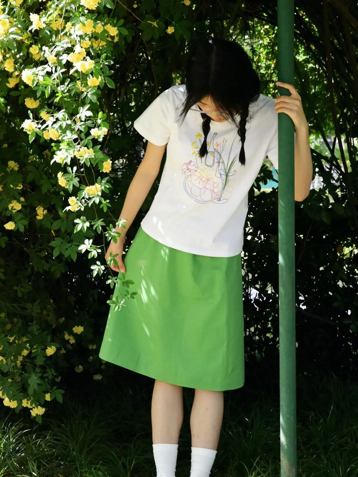 Юбка А-силуэта с высокой талией из ткани авокадо, универсальная, в стиле ретро, в гонконгском стиле, средней длины, для повседневной носки, однотонная.
Юбка А-силуэта с высокой талией из ткани авокадо, универсальная, в стиле ретро, в гонконгском стиле, средней длины, для повседневной носки, однотонная.