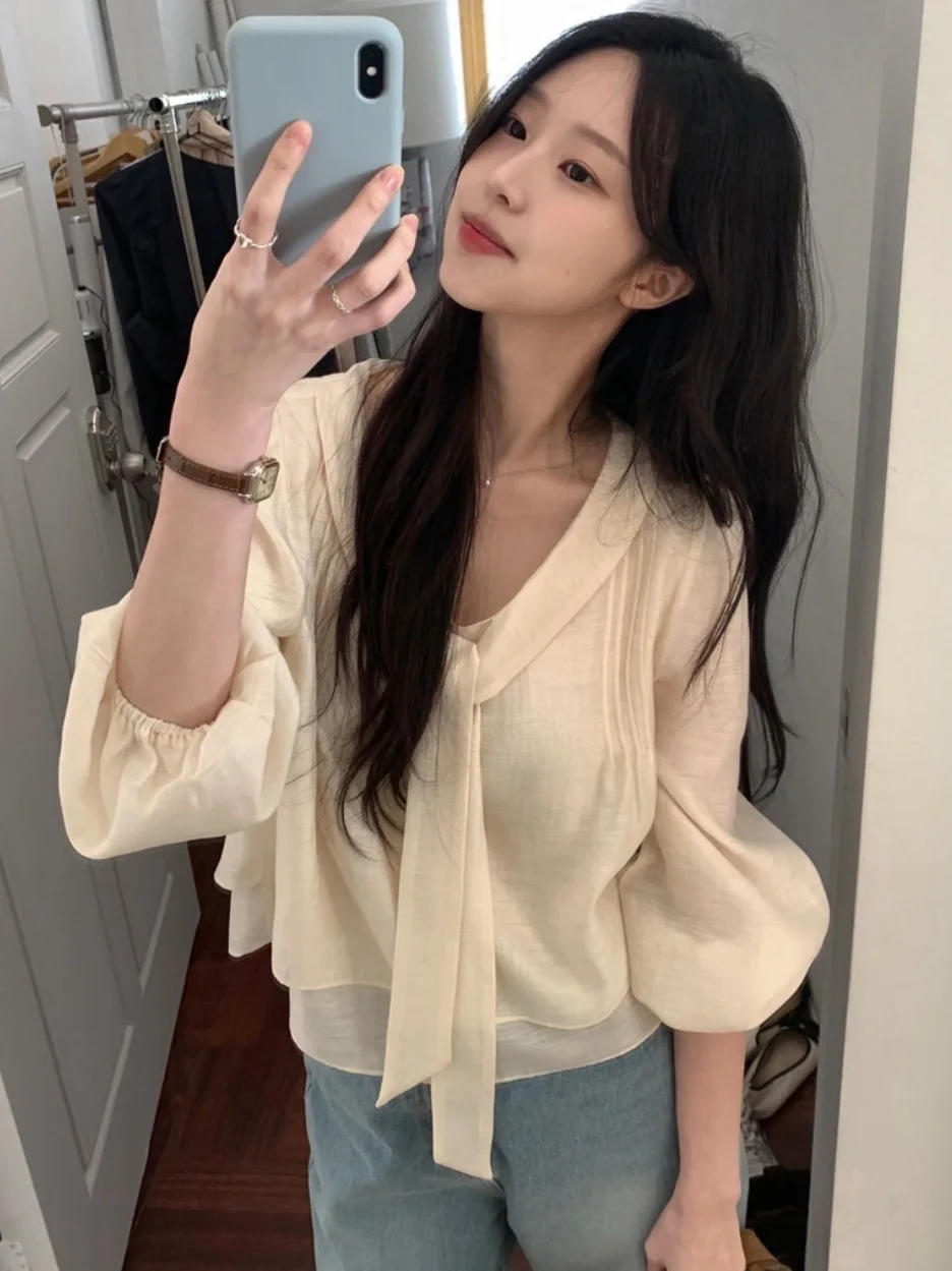 Casual Long Sleeve Women's Shirt Sweet Loose Slimming Bubble Sleeve Top French Style V-neck Tie Waist Loose Fit Versatile
Casual Long Sleeve Women's Shirt Sweet Loose Slimming Bubble Sleeve Top French Style V-neck Tie Waist Loose Fit Versatile